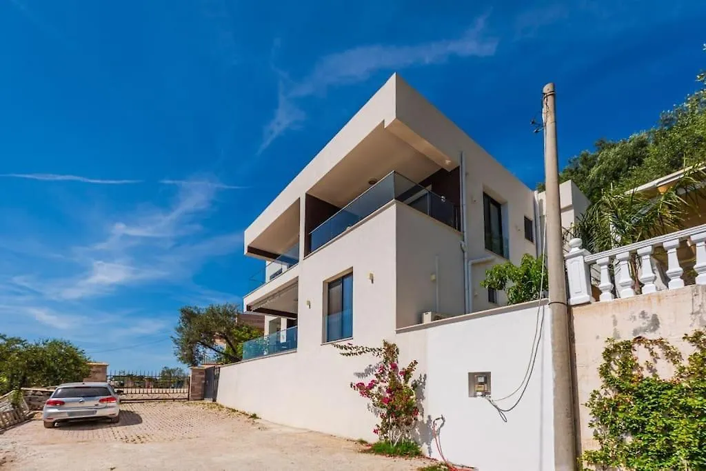 Exclusive Seafront Apartments Apartment 3 Vlorë