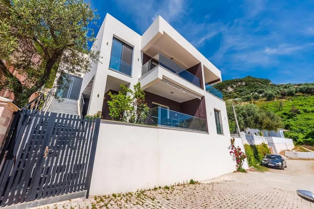 Exclusive Seafront Apartments Apartment 3 Vlorë