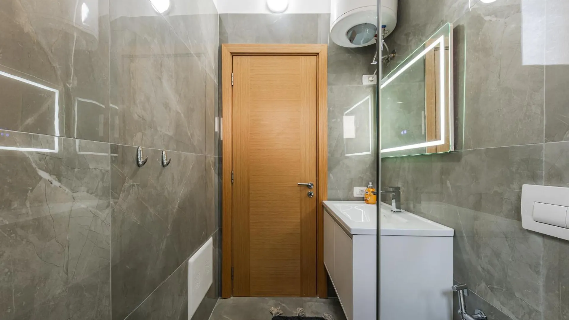 Exclusive Seafront Apartments Apartment 3 Vlorë 0*,