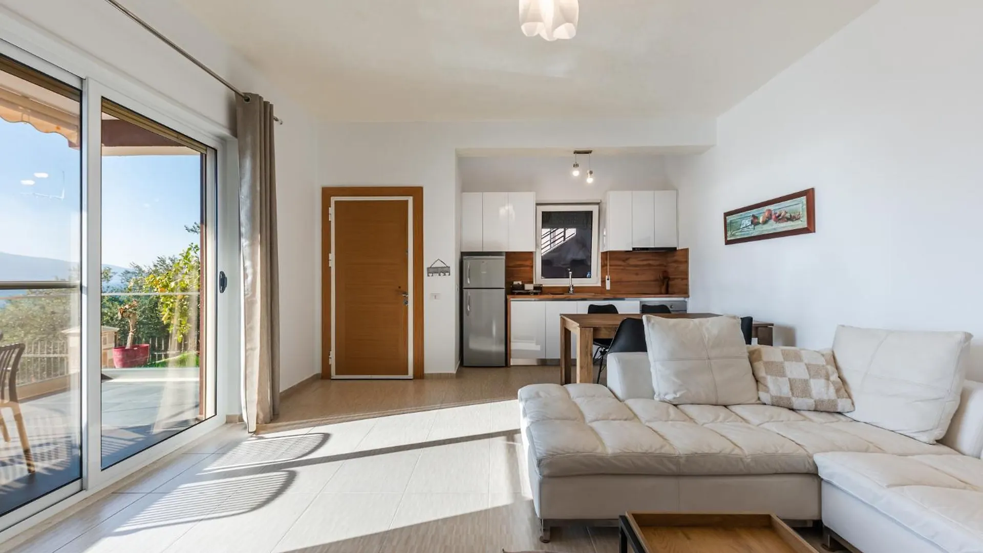 Exclusive Seafront Apartments Apartment 3 Vlorë