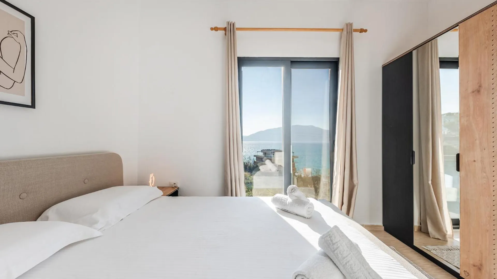 Exclusive Seafront Apartments Apartment 3 Vlorë